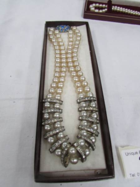 A pearl necklace, - Image 3 of 4