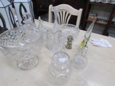 A mixed lot of glass ware
