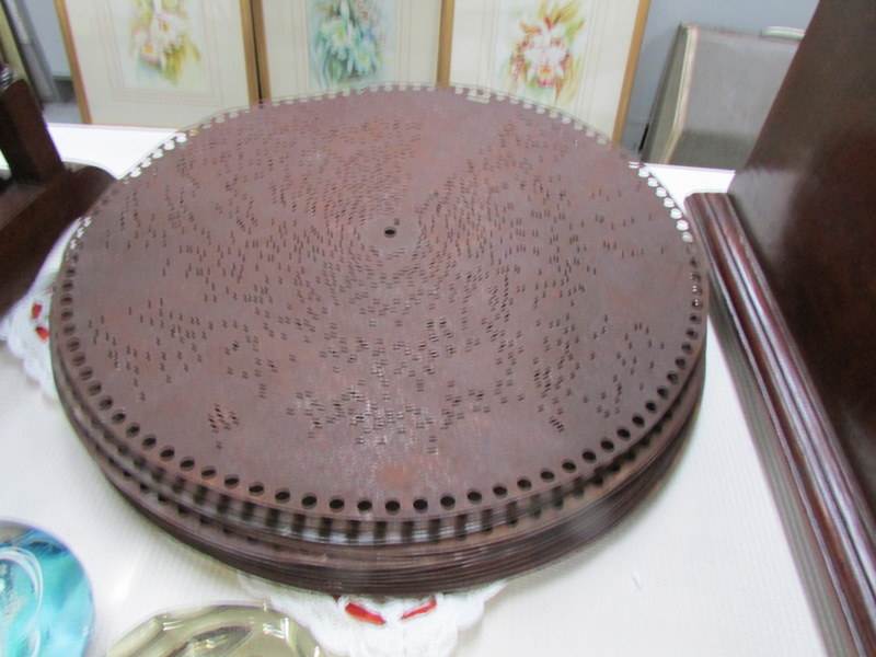 A Victorian table polyphon with several discs - Image 5 of 5