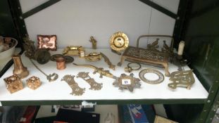 A mixed lot of brass ware