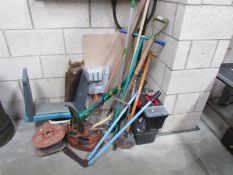 A mixed lot of garden tools etc