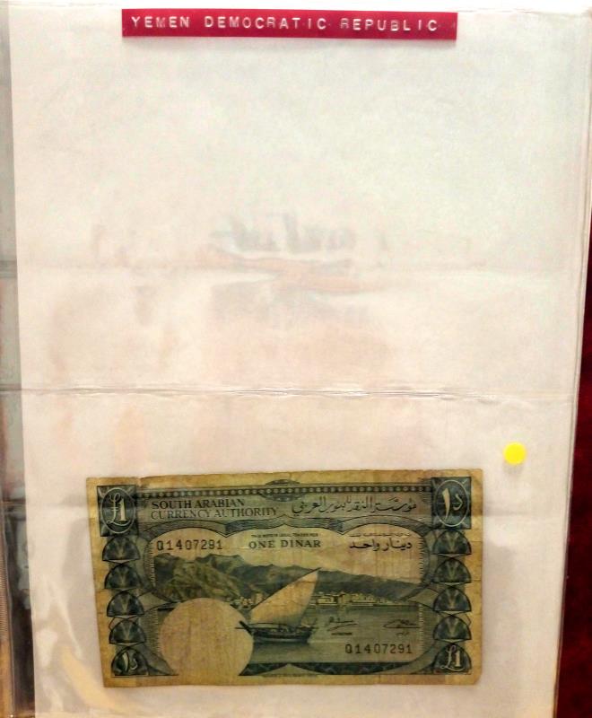 A folder of approximately 85 world bank notes, - Image 7 of 36