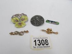 2 gold vintage brooches,