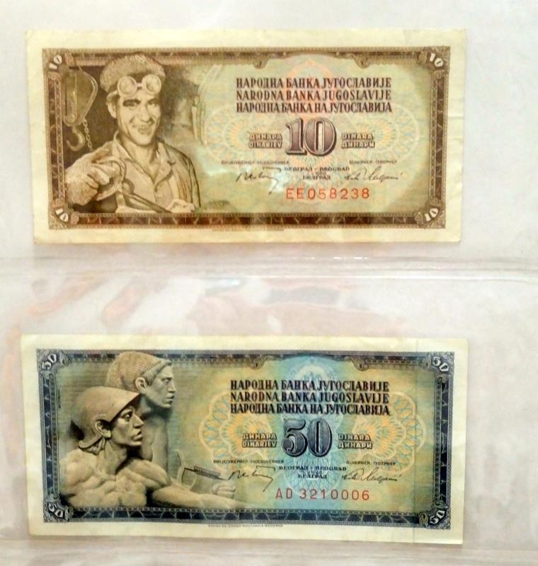 A folder of approximately 85 world bank notes, - Image 13 of 36