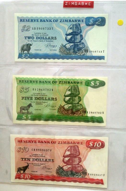 A folder of approximately 85 world bank notes, - Image 33 of 36