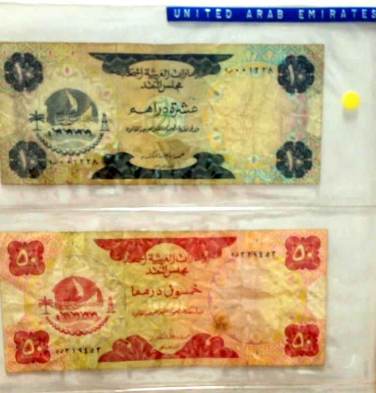 A folder of approximately 85 world bank notes, - Image 22 of 36