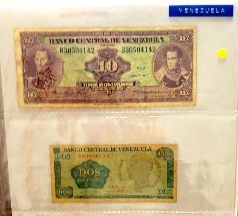 A folder of approximately 85 world bank notes, - Image 36 of 36