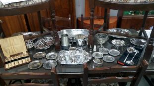 A mixed lot of silver plate and other metal ware