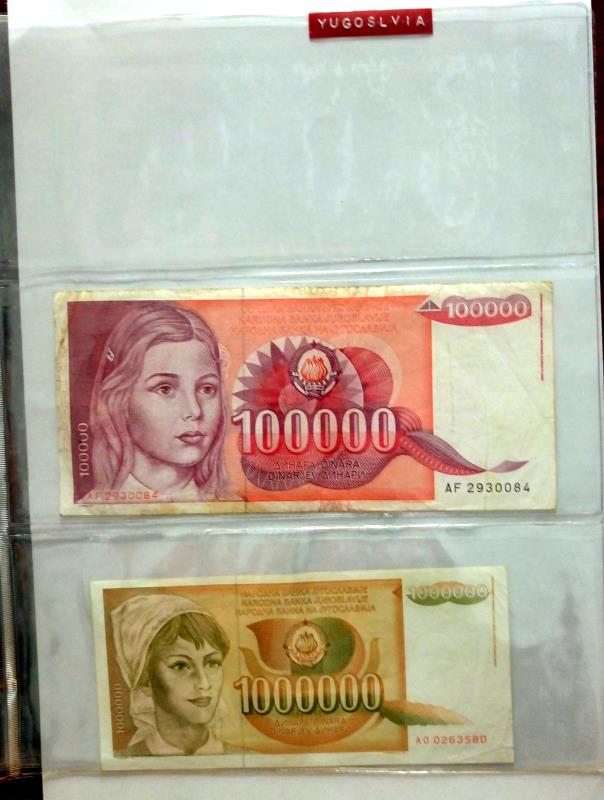 A folder of approximately 85 world bank notes, - Image 25 of 36