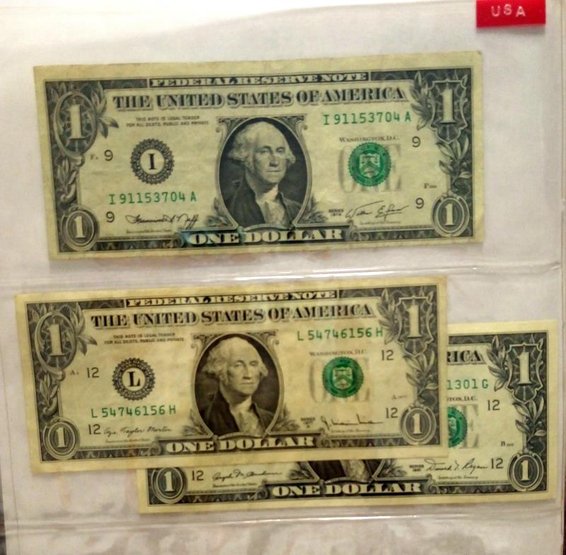 A folder of approximately 85 world bank notes, - Image 12 of 36