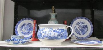 A mixed lot of oriental style ware including Royal Worcester, Wedgwood, table lamp etc.