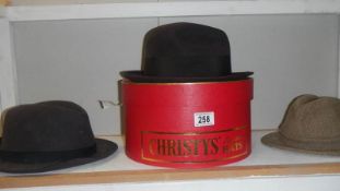 3 Gent's hats including Dobbs, Lincoln,