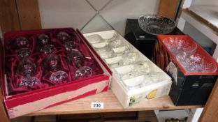 A quantity of wine glasses & glass dishes (17 pieces)