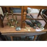 2 pairs of brass candlesticks & horse brasses etc.