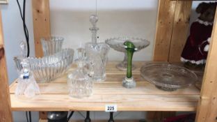 A quantity of glass items including cake stands (9 pieces)