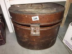 A tin container/box