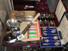 6 silver handled knives & a quantity of cutlery including cased sets