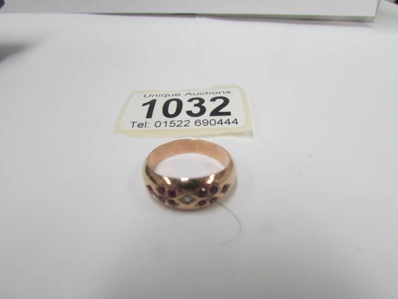 A diamond and ruby set 9ct gold ring, - Bild 3 aus 3