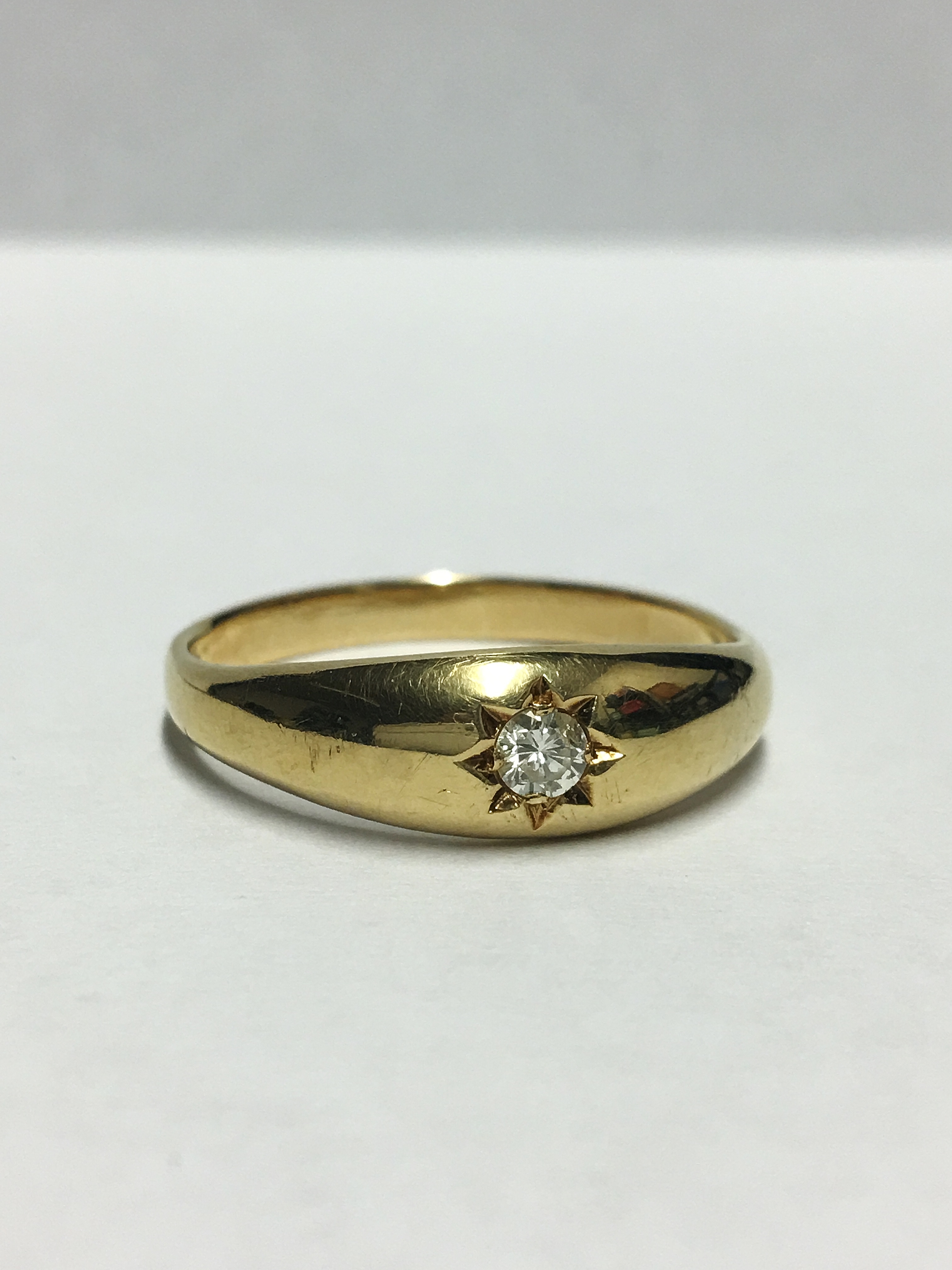 An 18ct gold diamond set ring dated London 1958 - Bild 2 aus 3