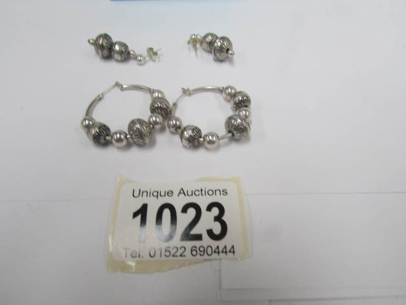 2 pairs of silver earrings,