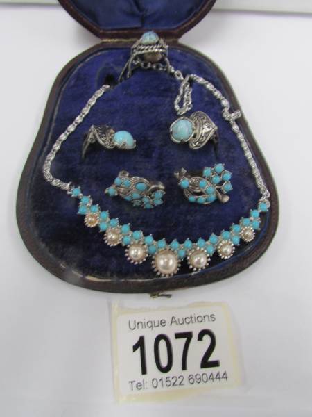 A Victorian turquoise jewellery set in original case