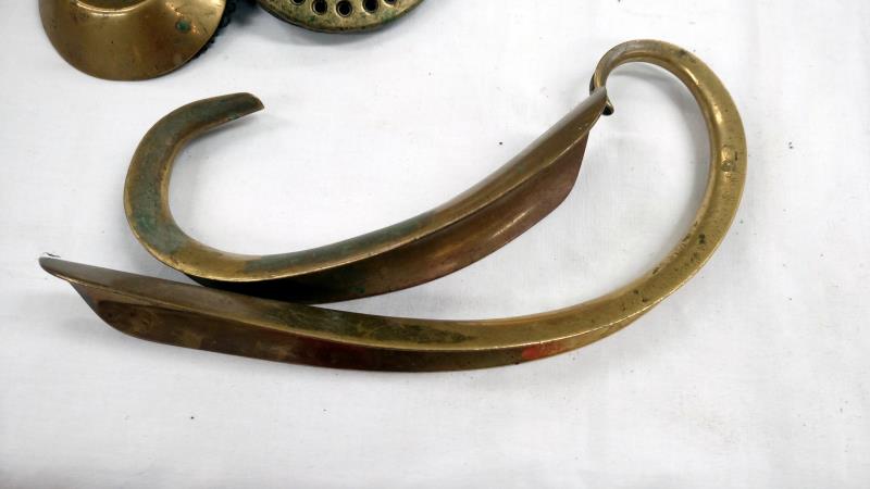 A quantity of horse brasses, - Image 5 of 10