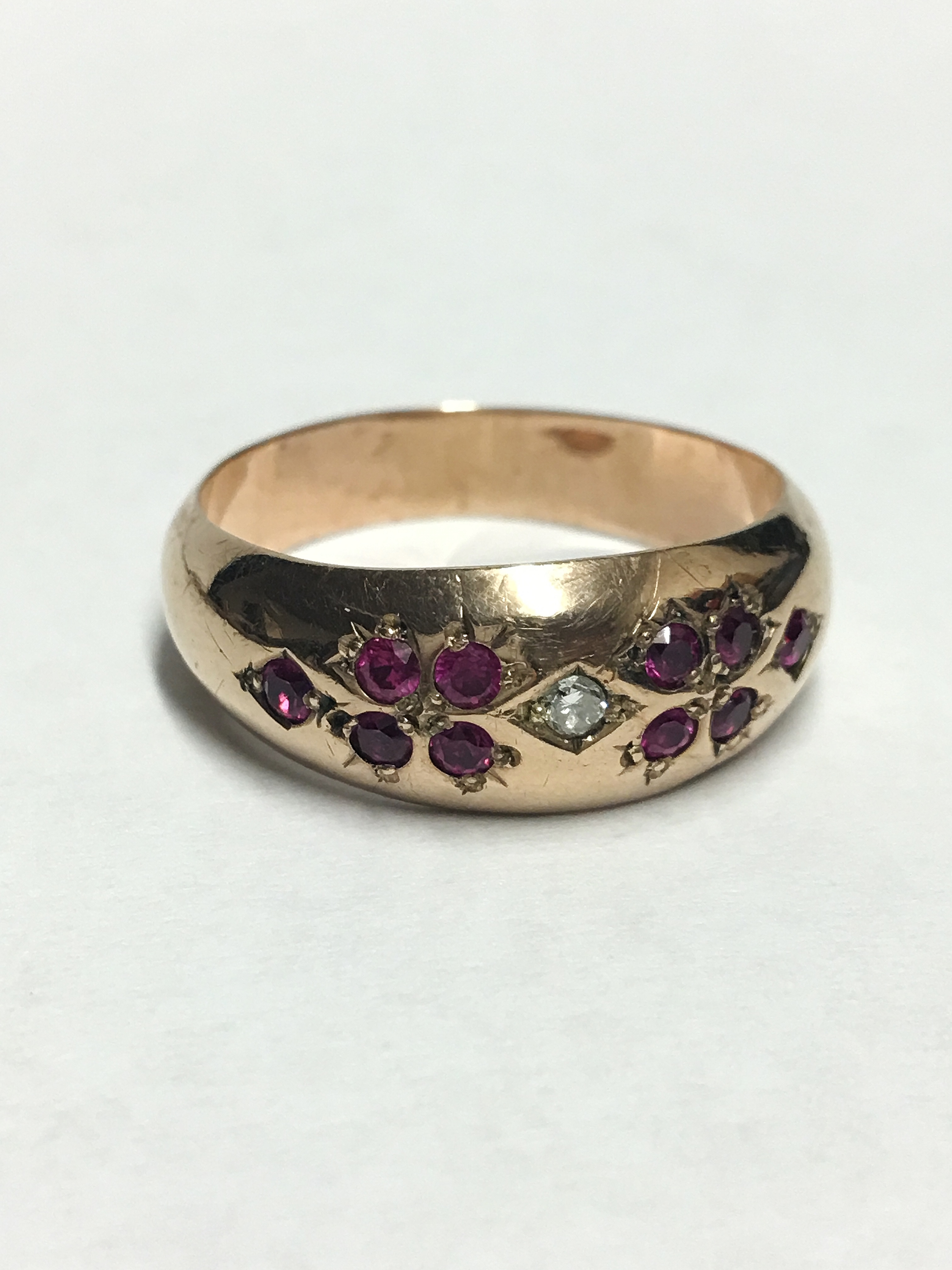 A diamond and ruby set 9ct gold ring, - Bild 2 aus 3