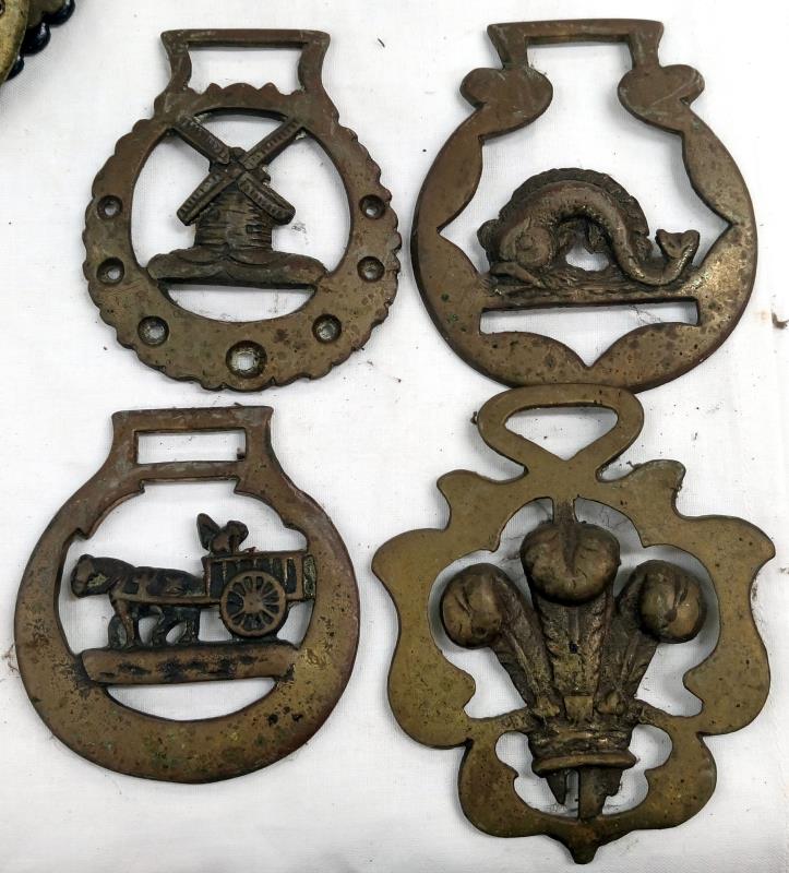 A quantity of horse brasses, - Image 7 of 10