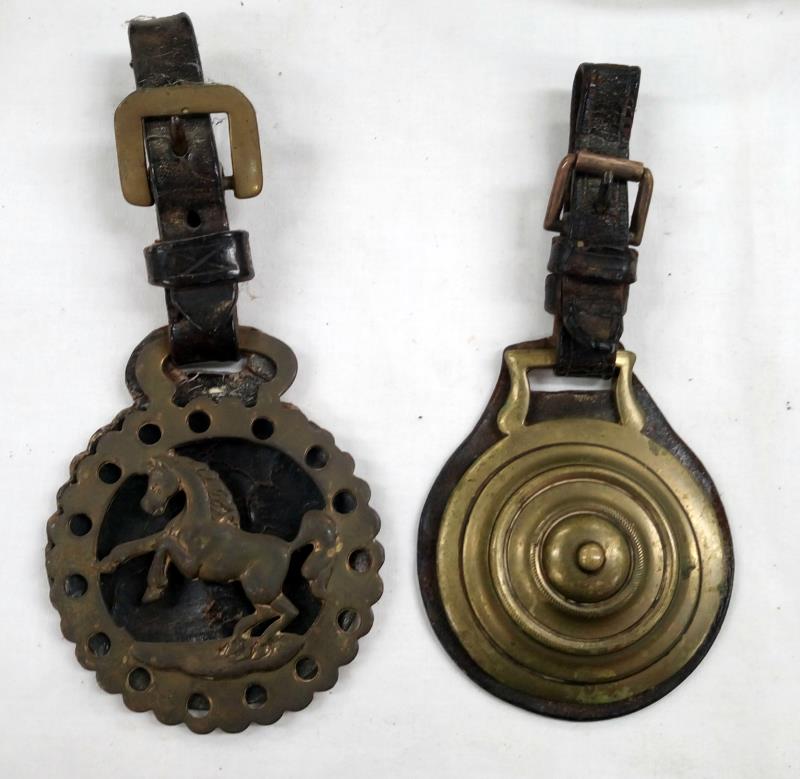A quantity of horse brasses, - Image 4 of 10