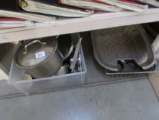 A mixed lot of kitchen ware including stainless steel
