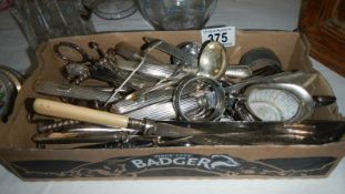 A mixed lot of silver plate cutlery etc