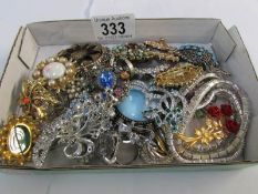 A mixed lot of brooches