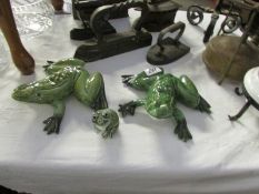 3 pottery frogs