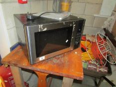 A microwave oven