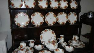 30 pieces of Royal Albert Olc Country roses tea and dinner ware