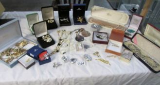 A mixed lot of costume jewellery