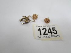 A pair of 9ct gold ear studs and a 15ct gold horseshoe and bugle brooch