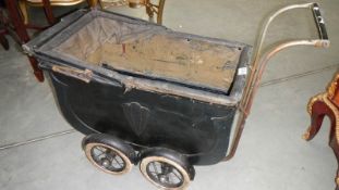 An early 20th century dolls pram