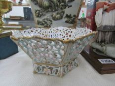 A fine porcelain fretted bowl