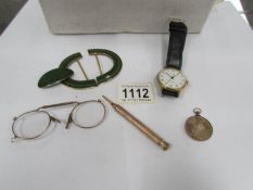 A mixed lot of yellow metal items including pince nez,