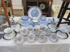 A mixed lot of tea ware including blue and white