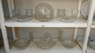 2 shelves of glassware