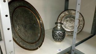 2 decorative metal plates & a vase
