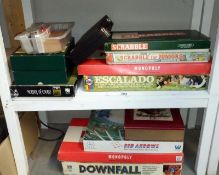 A quantity of old games & puzzles