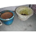 2 old plant pots