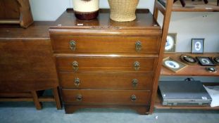 A 4 drawer chest of drawers