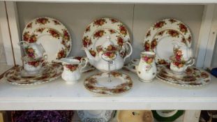 A quantity of Royal Albert Old Country Roses (some seconds) A/F