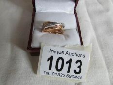 An 18ct gold 3 bar diamond ring,