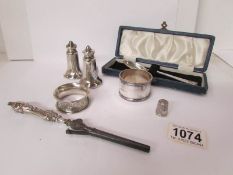 6 items of silver including napkin rings, condiments, spoon etc (approx. 98 grams)