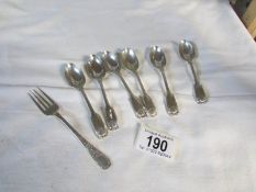 A set of 6 silver tea spoons and a silver fork (132 grams)